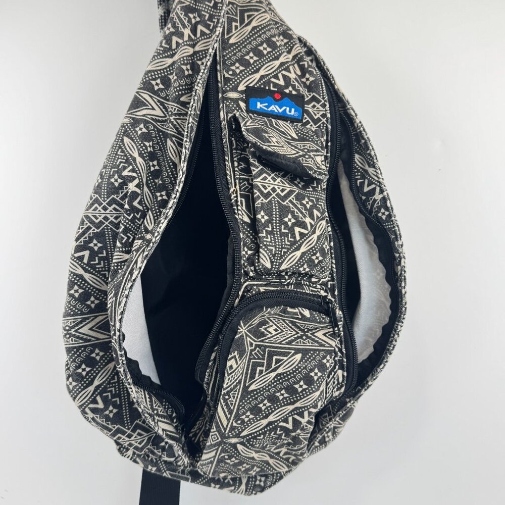Kavu Geometric Rope Sling Bag Crossbody Purse Backpack Black White Tribal Hiking - Picture 4 of 15